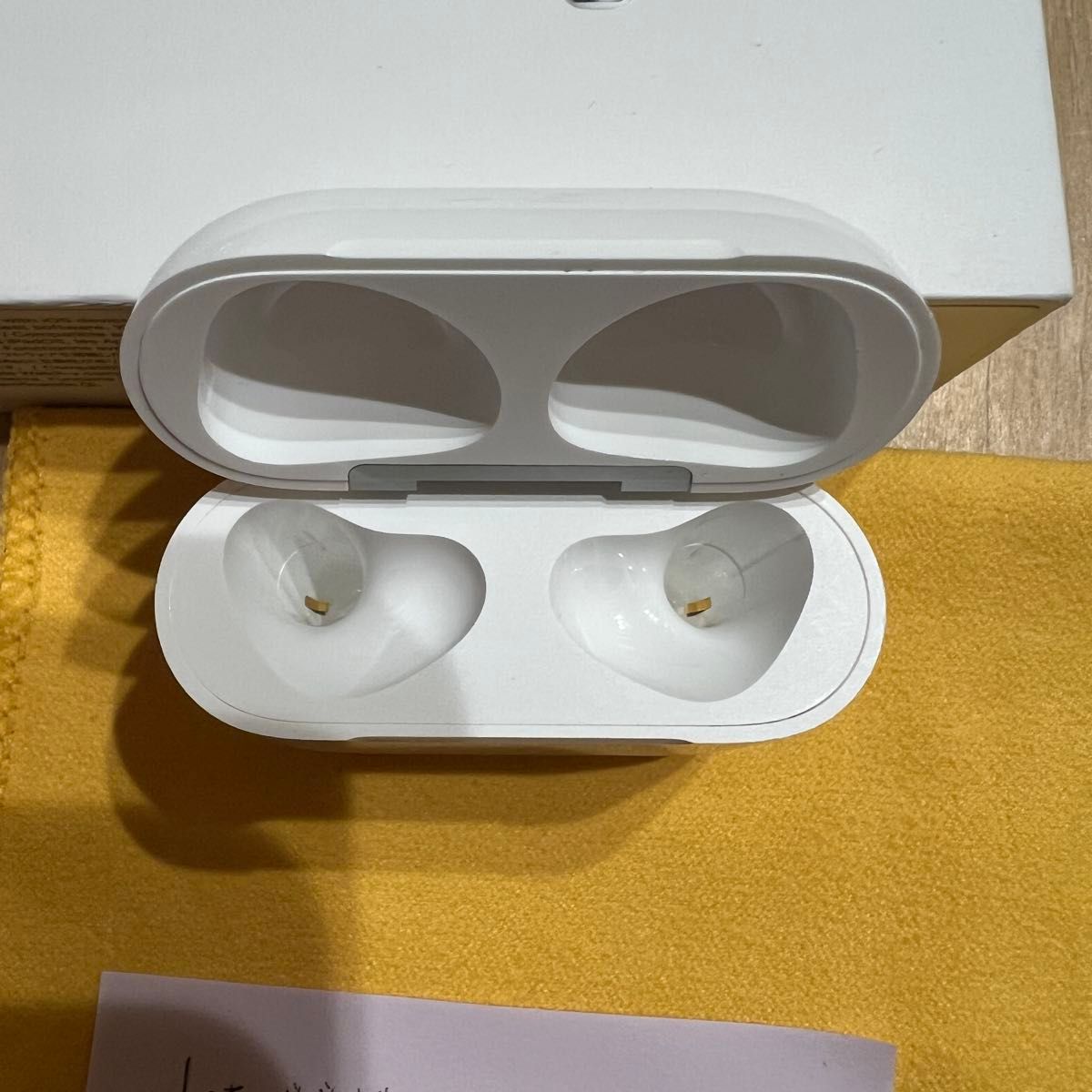 Apple AirPods 第3世代 MME73J/A MagSafe充電ケース (3rd Apple AirPods 第3世代 MME73J/A MagSafe充電ケース (3rd