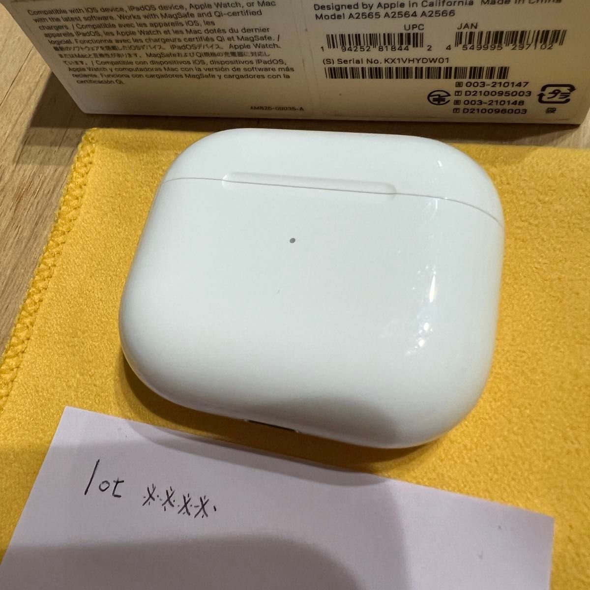 Apple AirPods 第3世代 MME73J/A MagSafe充電ケース (3rd Apple AirPods 第3世代 MME73J/A MagSafe充電ケース (3rd