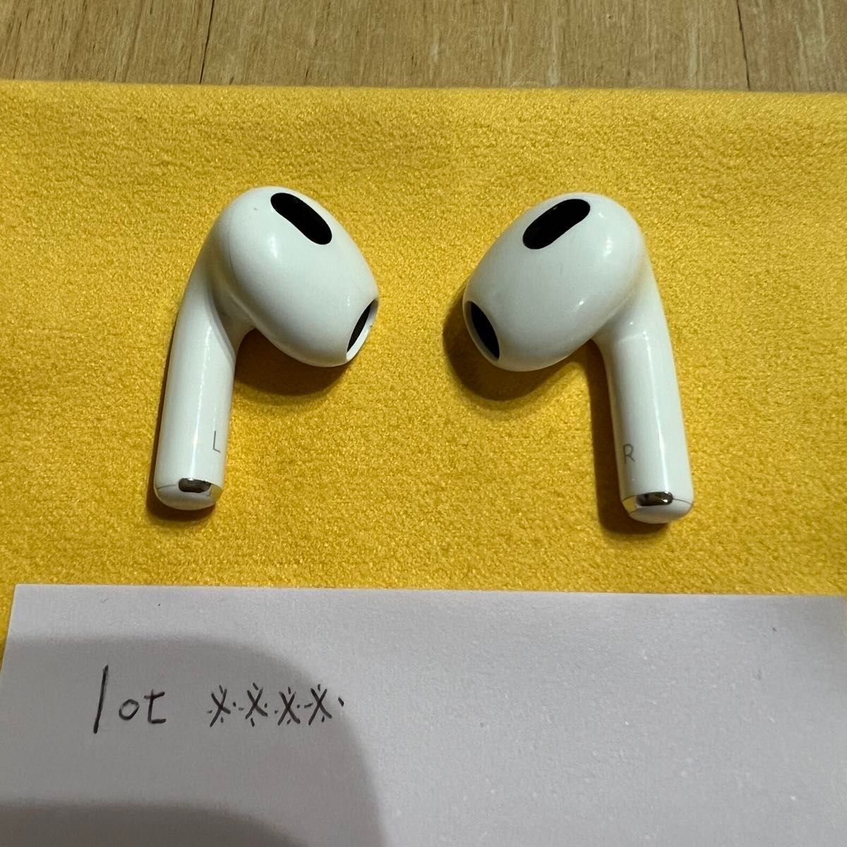 Apple AirPods 第3世代 MME73J/A MagSafe充電ケース (3rd Apple AirPods 第3世代 MME73J/A MagSafe充電ケース (3rd