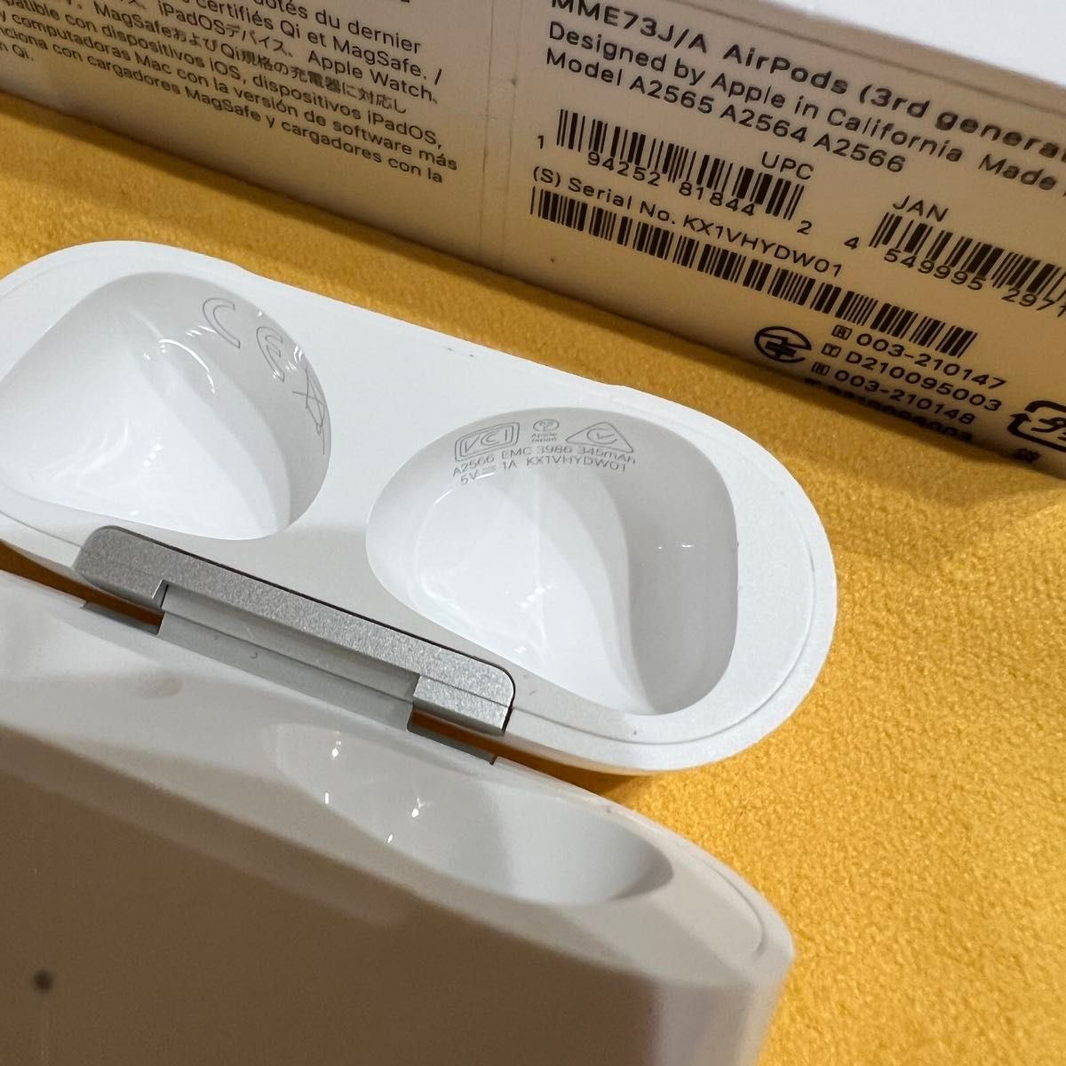 Apple AirPods 第3世代 MME73J/A MagSafe充電ケース (3rd Apple AirPods 第3世代 MME73J/A MagSafe充電ケース (3rd