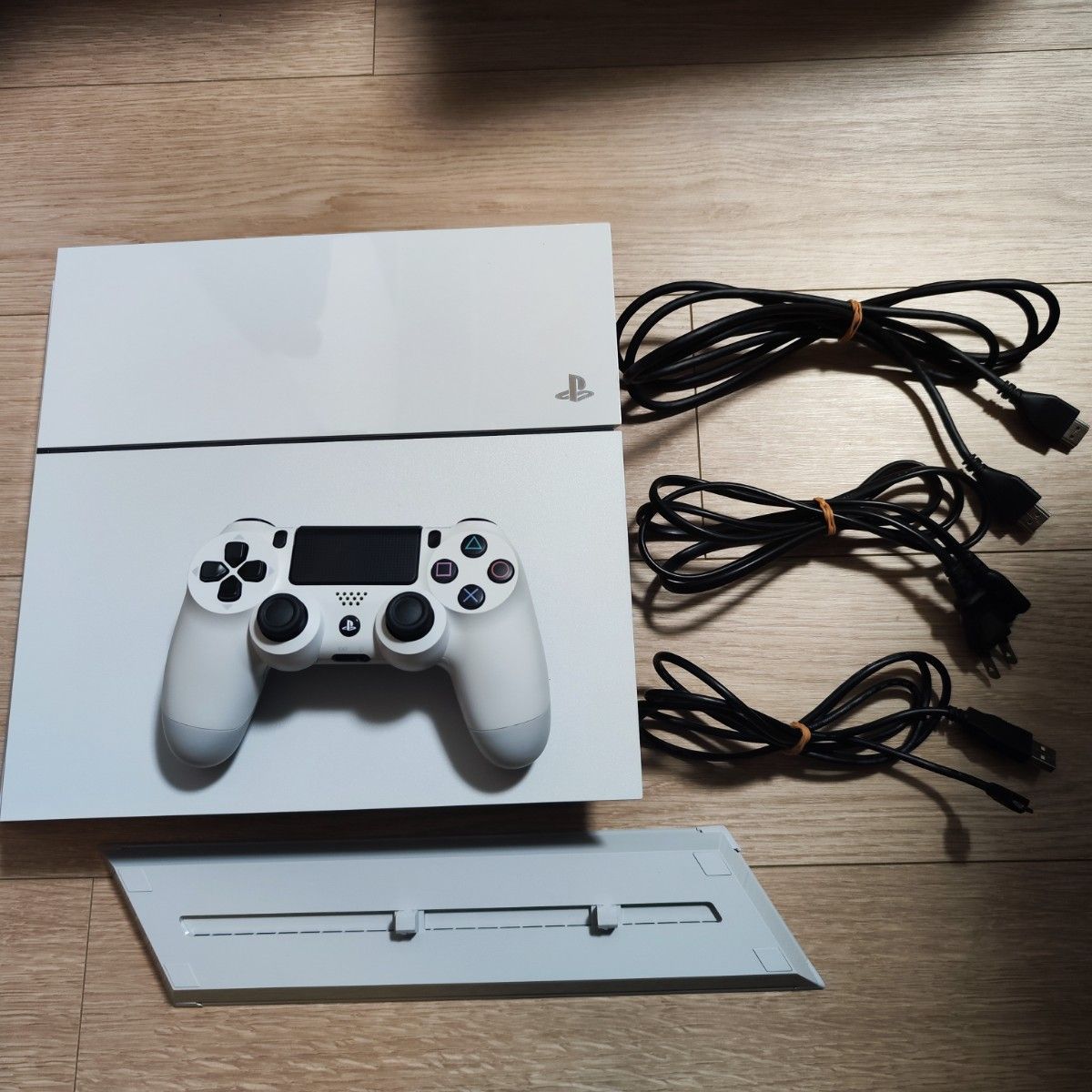 美品】PlayStation4 PS4 CUH-1100A グレイシャーホワイト 美品】PlayStation4 PS4 CUH-1100A グレイシャーホワイト