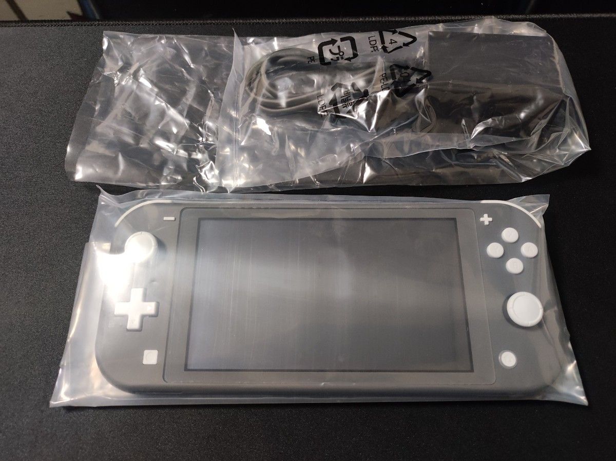 美品 ニンテンドー スイッチ ライト グレー Nintendo Switch 美品 ニンテンドー スイッチ ライト グレー Nintendo Switch