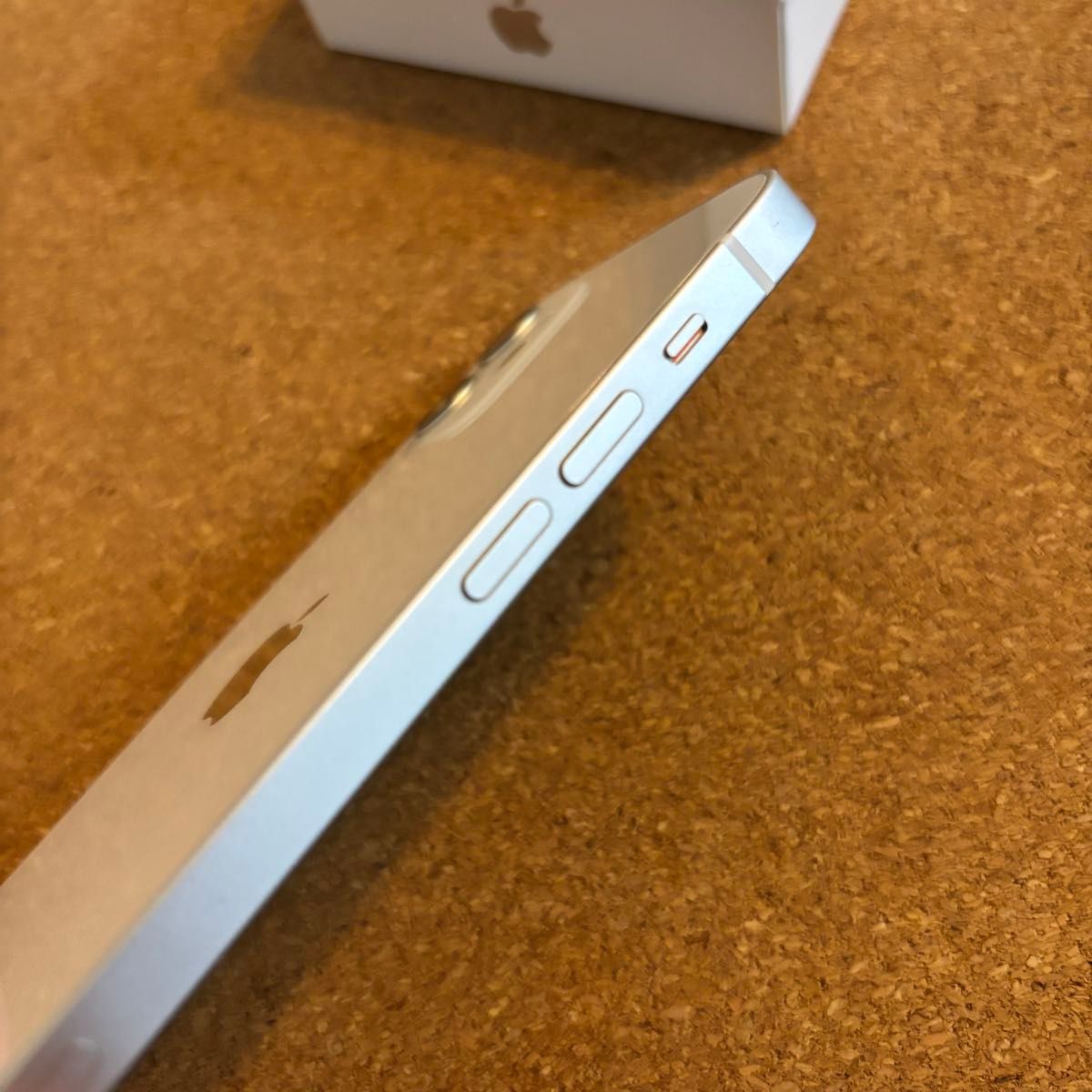 美品】Apple iPhone 12 ホワイト 64GB 本体 箱付き iPhone12 SIM 美品】Apple iPhone 12 ホワイト 64GB 本体 箱付き iPhone12 SIM