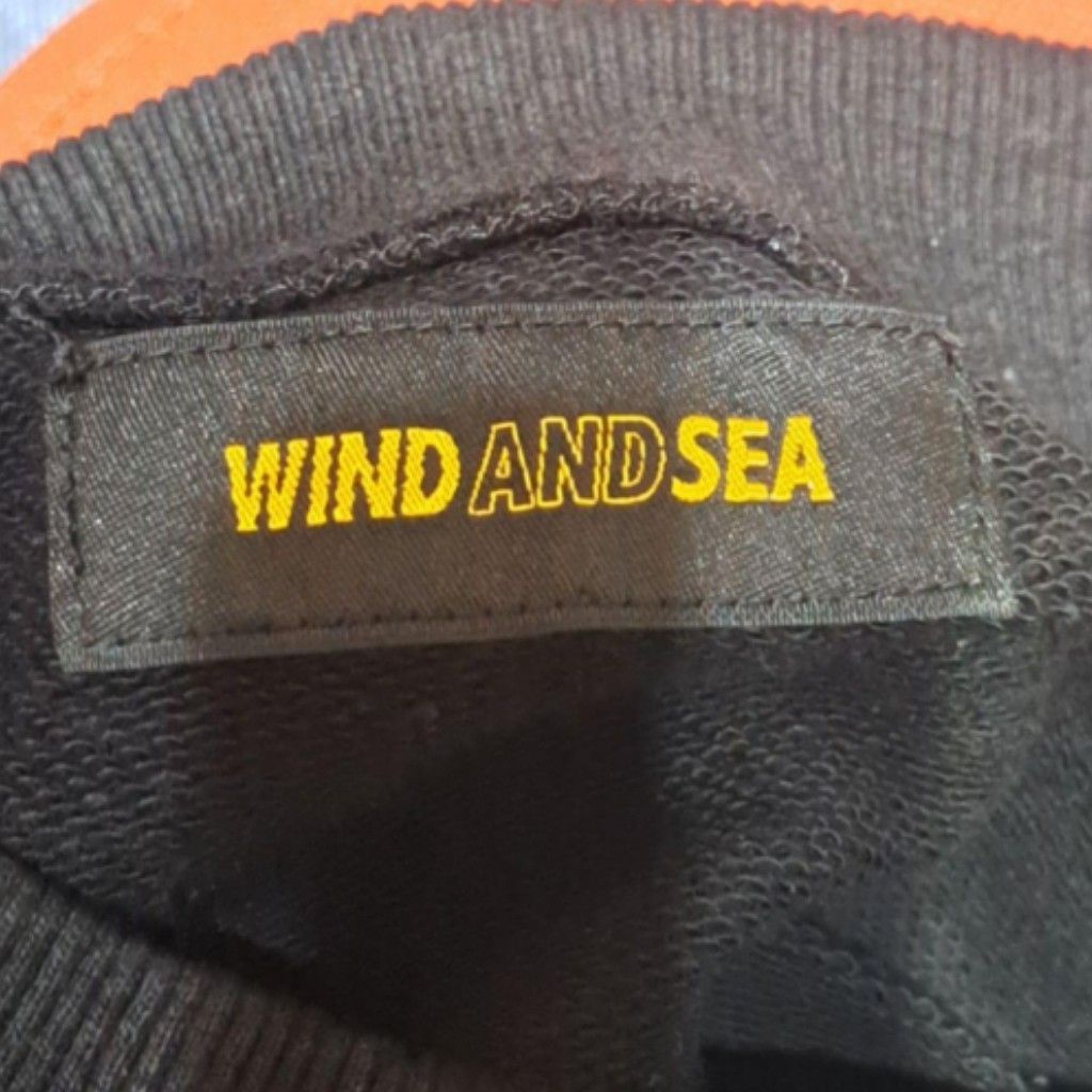 WIN AND SEA ウィンダンシー エナメルプリント ビッグロゴ WIN AND SEA ウィンダンシー エナメルプリント ビッグロゴ