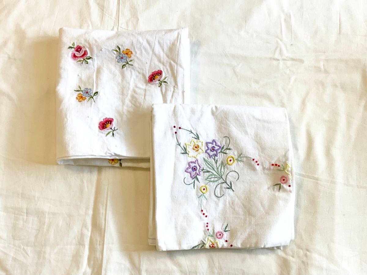 ヴィンテージ 刺繍テーブルクロス2枚花柄刺しゅうクロス 手刺繍 ヴィンテージ 刺繍テーブルクロス2枚花柄刺しゅうクロス 手刺繍