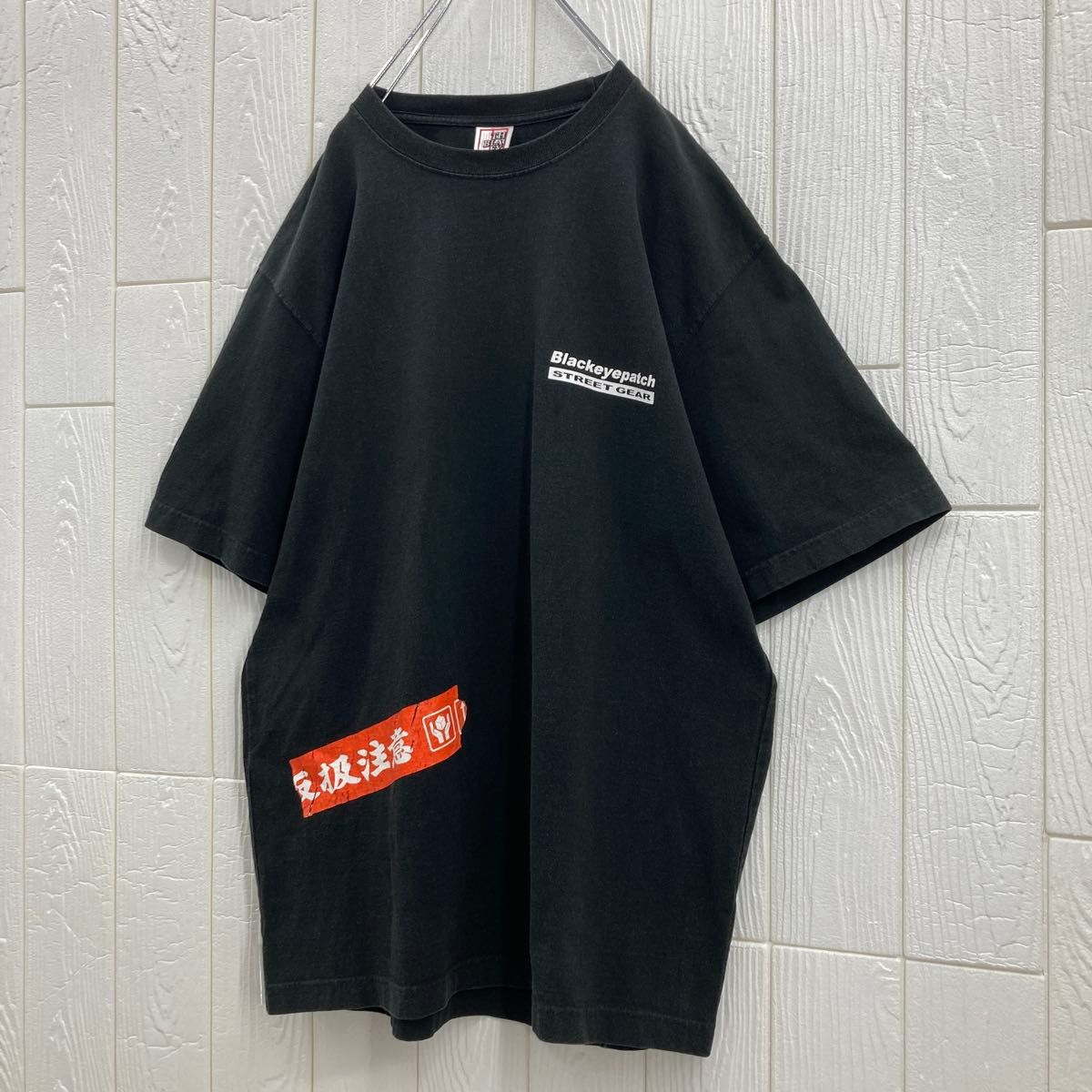 入手困難 】ブラックアイパッチ 取扱注意 プリントロゴ Tシャツ 入手困難 】ブラックアイパッチ 取扱注意 プリントロゴ Tシャツ