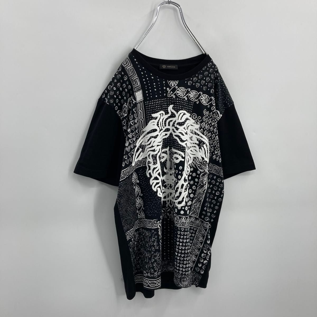 QR確認済み】ヴェルサーチェ Versace メデューサ バンダナ柄 T QR確認済み】ヴェルサーチェ Versace メデューサ バンダナ柄 T