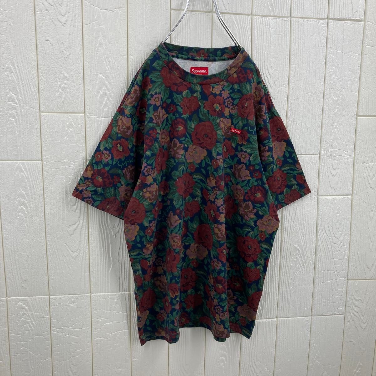 Supreme 花柄 Tシャツ Mサイズ 超人気】シュプリーム 総柄 花柄 スモールボックスロゴ Tシャツ