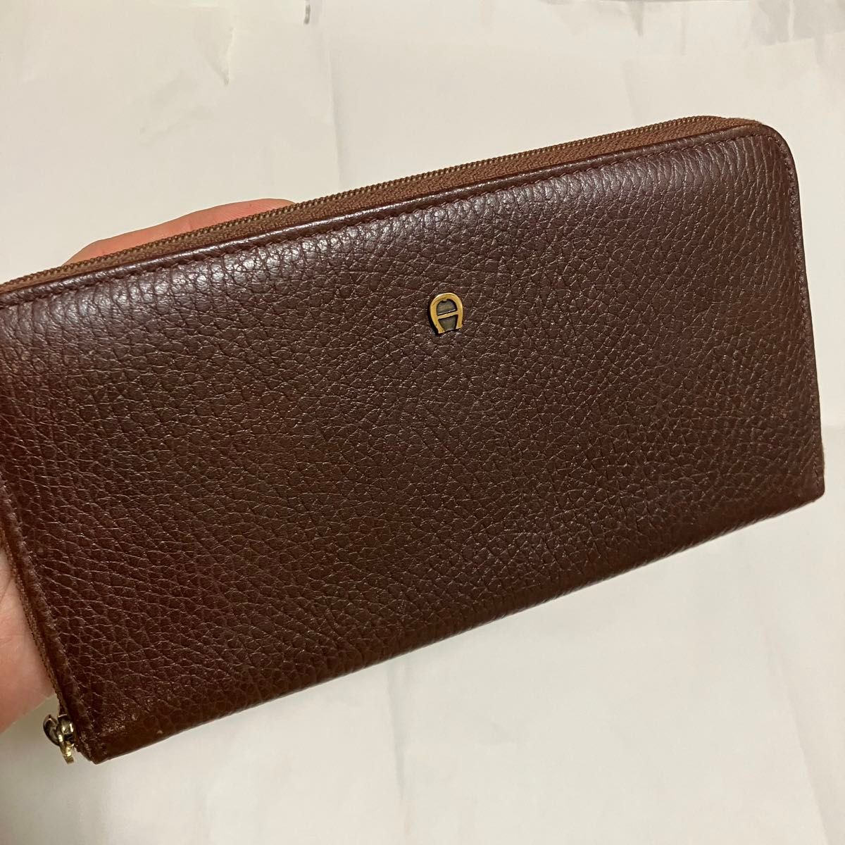 アンティーク】【AIGNER / アイグナー】 ラウンドファスナー 長 アンティーク】【AIGNER / アイグナー】 ラウンドファスナー 長
