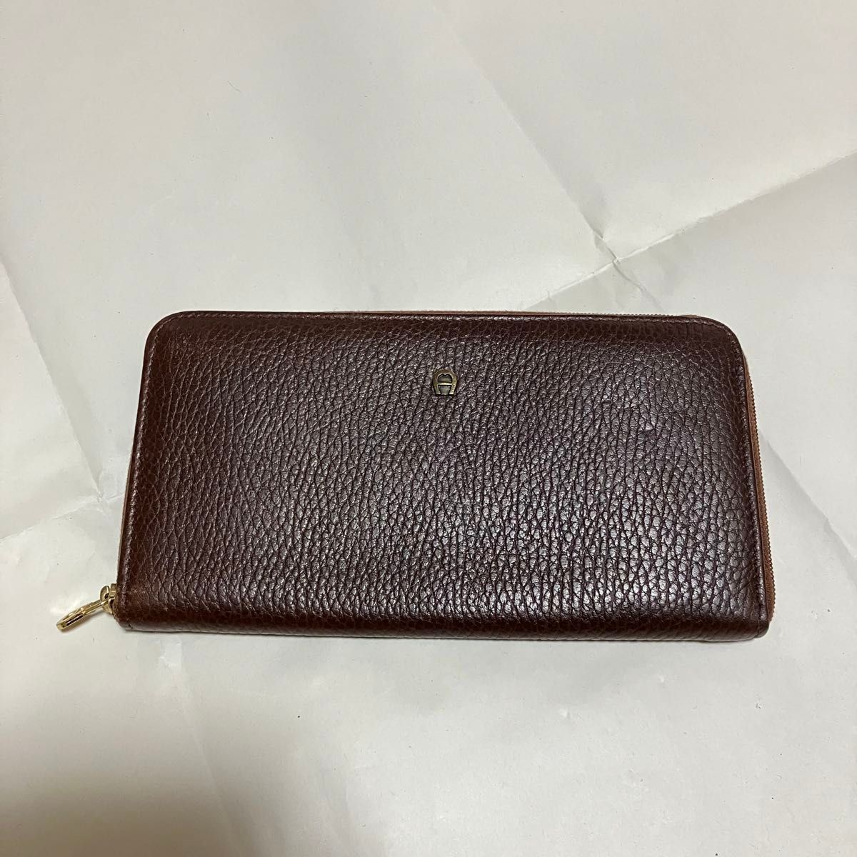 アンティーク】【AIGNER / アイグナー】 ラウンドファスナー 長 アンティーク】【AIGNER / アイグナー】 ラウンドファスナー 長