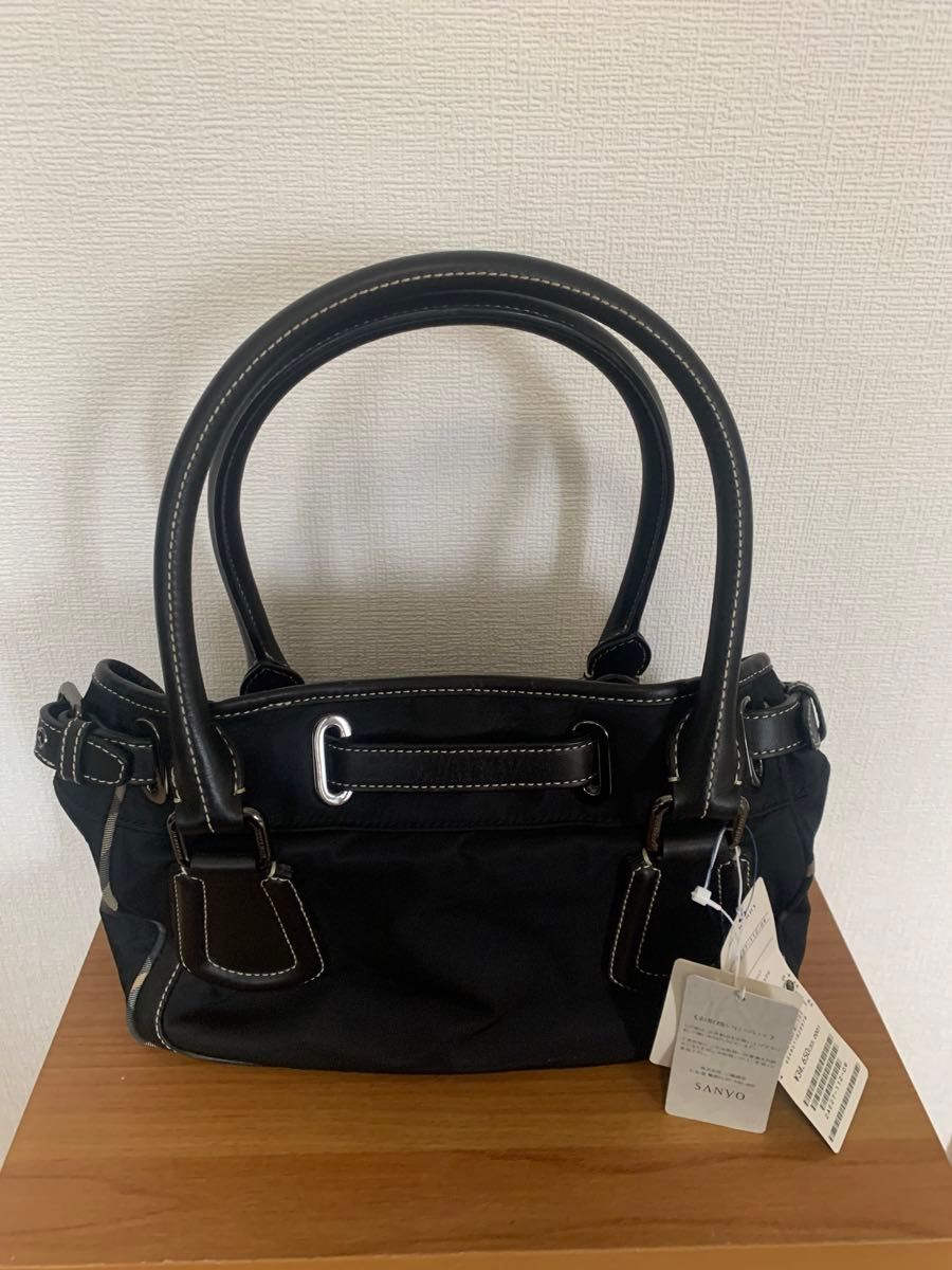 新品未使用 バーバリーブルーレーベル ハンドバッグ ナイロン 新品未使用 バーバリーブルーレーベル ハンドバッグ ナイロン