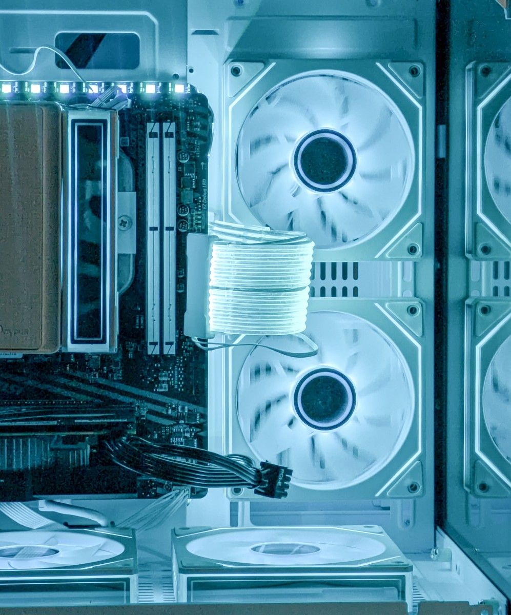 ゲーミングPC Ryzen7 5700X / RTX4060 32GB 1TB Win11認証済み ゲーミングPC Ryzen7 5700X / RTX4060 32GB 1TB Win11認証済み