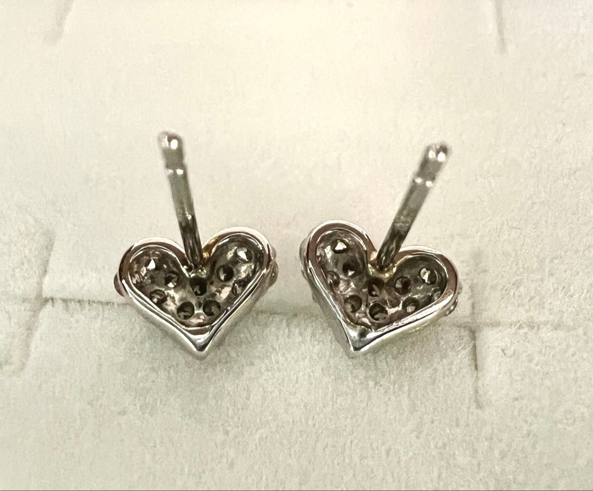 未使用品 】天然ダイヤモンド計0 24ct(0 12ct×2)ハート型 未使用品 】天然ダイヤモンド計0 24ct(0 12ct×2)ハート型