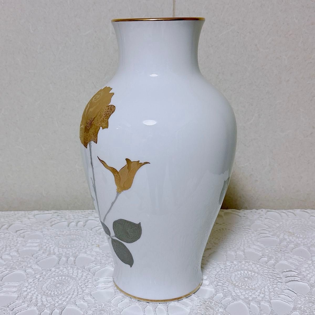 1766/OKURA 大倉陶園 花瓶 金蝕薔薇 バラ 金彩 高さ35cm 花器 1766/OKURA 大倉陶園 花瓶 金蝕薔薇 バラ 金彩 高さ35cm 花器