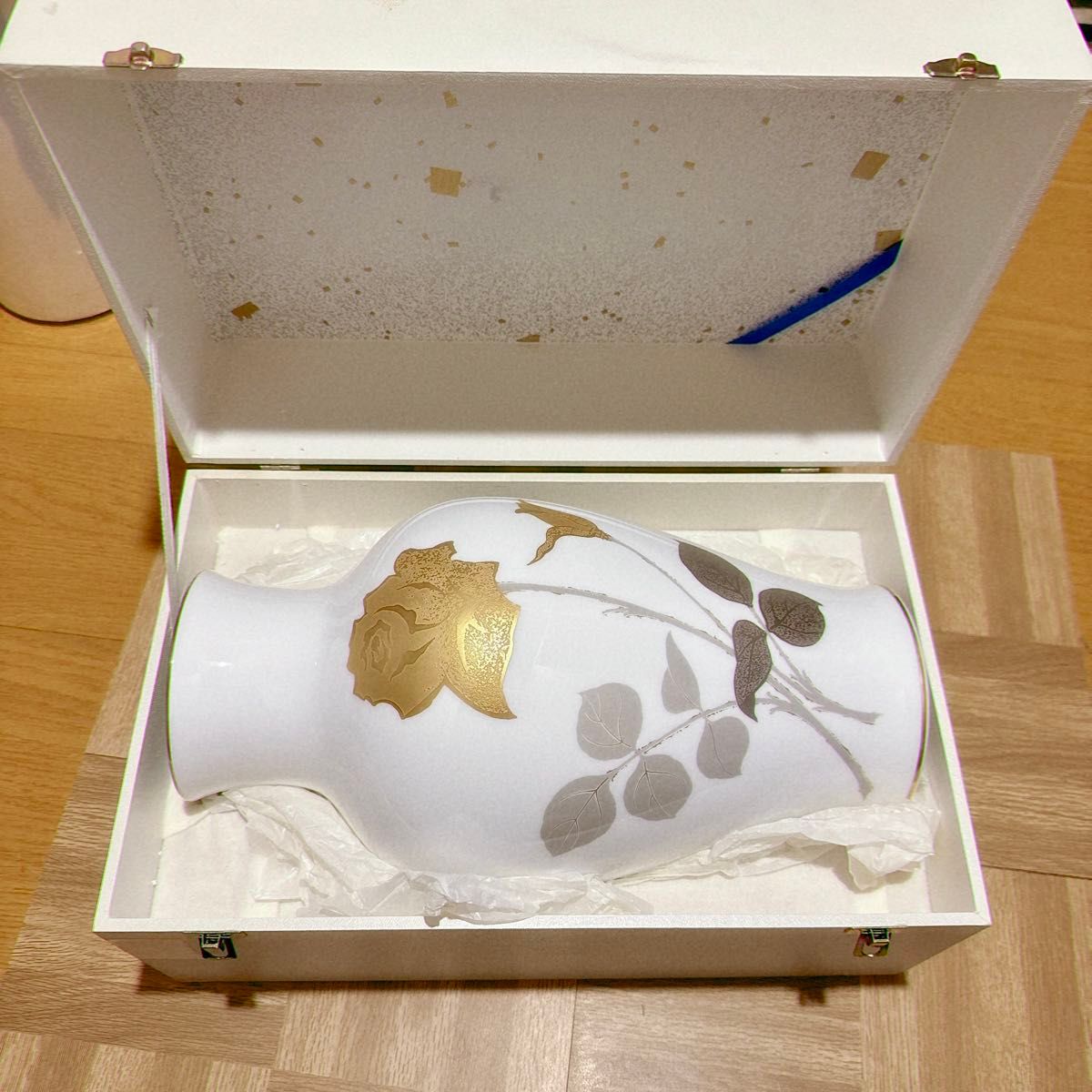 1766/OKURA 大倉陶園 花瓶 金蝕薔薇 バラ 金彩 高さ35cm 花器 1766/OKURA 大倉陶園 花瓶 金蝕薔薇 バラ 金彩 高さ35cm 花器