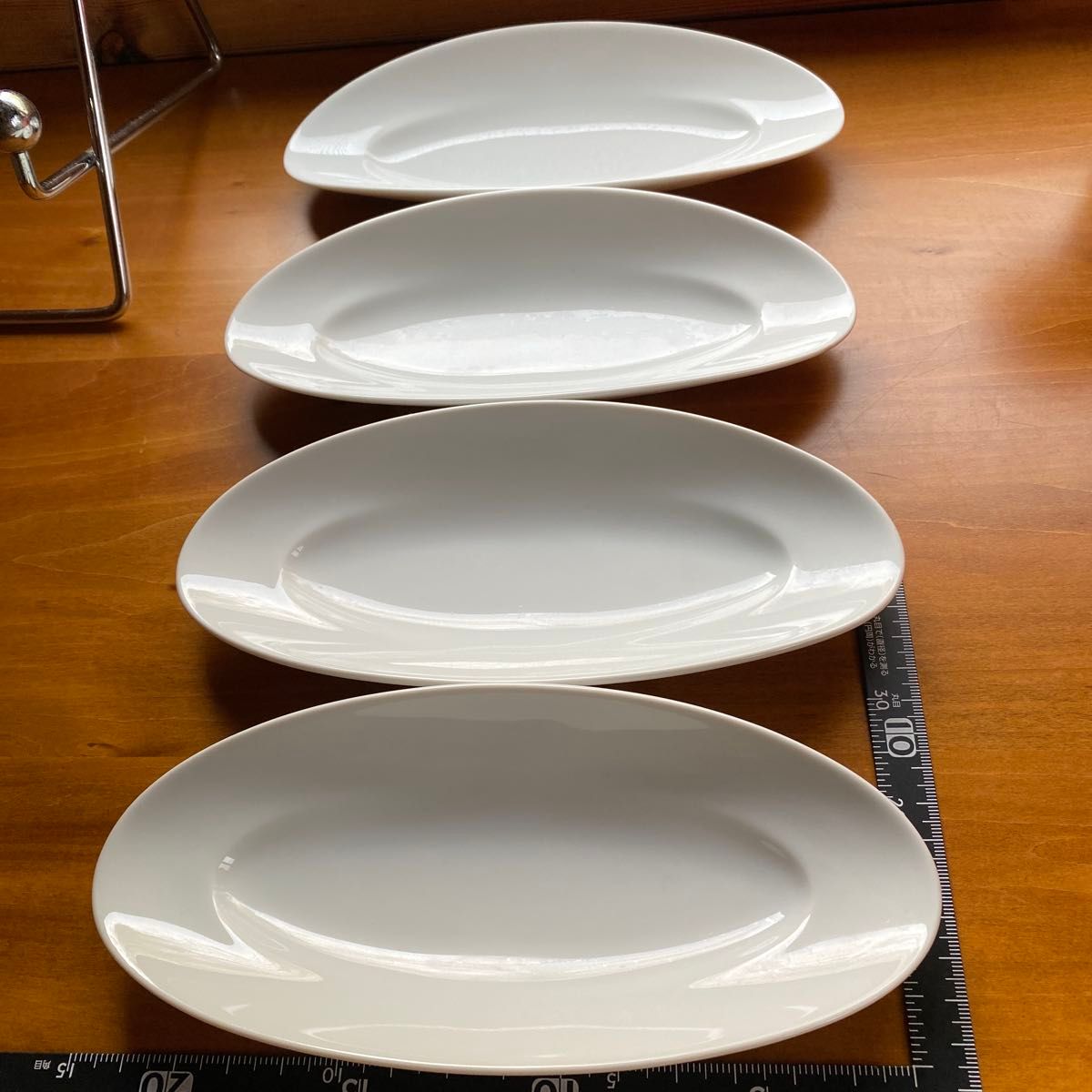 ドイツ製 楕円形のお皿4枚セット食器 プレート 磁器製 ホワイト ドイツ製 楕円形のお皿4枚セット食器 プレート 磁器製 ホワイト