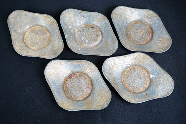 D-102□煎茶道具 錫茶托 五枚 銅茶托四枚 合計九枚 (錫製)|売買 D-102□煎茶道具 錫茶托 五枚 銅茶托四枚 合計九枚 (錫製)|売買