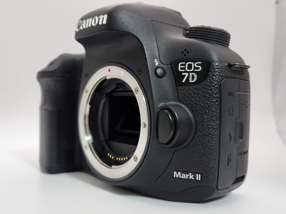美品 CANON デジタル一眼レフカメラ EOS 7D MARK II ボディ 美品 CANON デジタル一眼レフカメラ EOS 7D MARK II ボディ