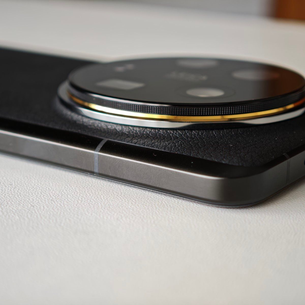 美品】国内版 SIMフリー Xiaomi 14 Ultra(フォトグラフィー 美品】国内版 SIMフリー Xiaomi 14 Ultra(フォトグラフィー