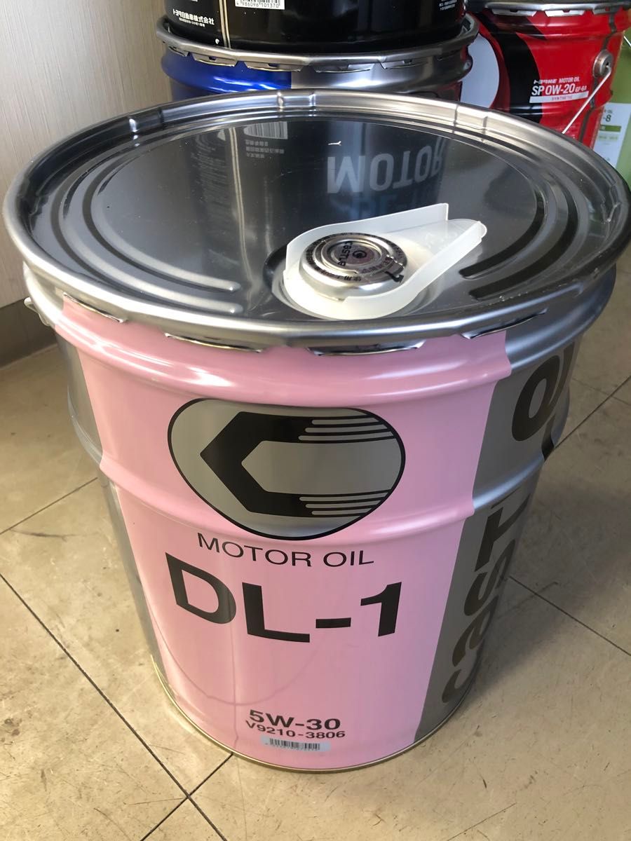 新キャッスル エンジンオイル DL1 5W30 20L V9210-3806 送料込 新キャッスル エンジンオイル DL1 5W30 20L V9210-3806 送料込