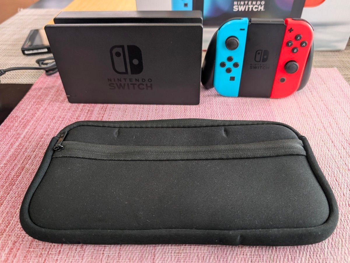 Nintendo Switch 本体 【美品】傷汚れなし Nintendo Switch /任天堂スイッチニンテンドー・目立った傷や