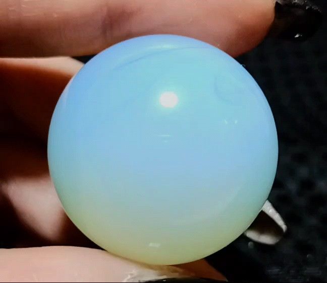 パワーストーン オパライトスフィア 3cm 35g 透明度高いスカイブルーからイエローへ輝きます 丸玉