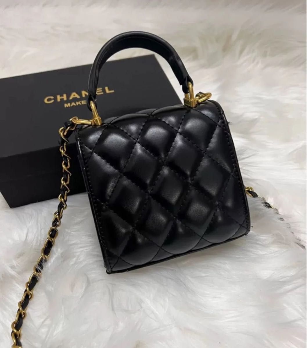 CHANEL ノベルティ ミニショルダーバッグ ゴールドチェーン CHANEL ノベルティ ミニショルダーバッグ ゴールドチェーン