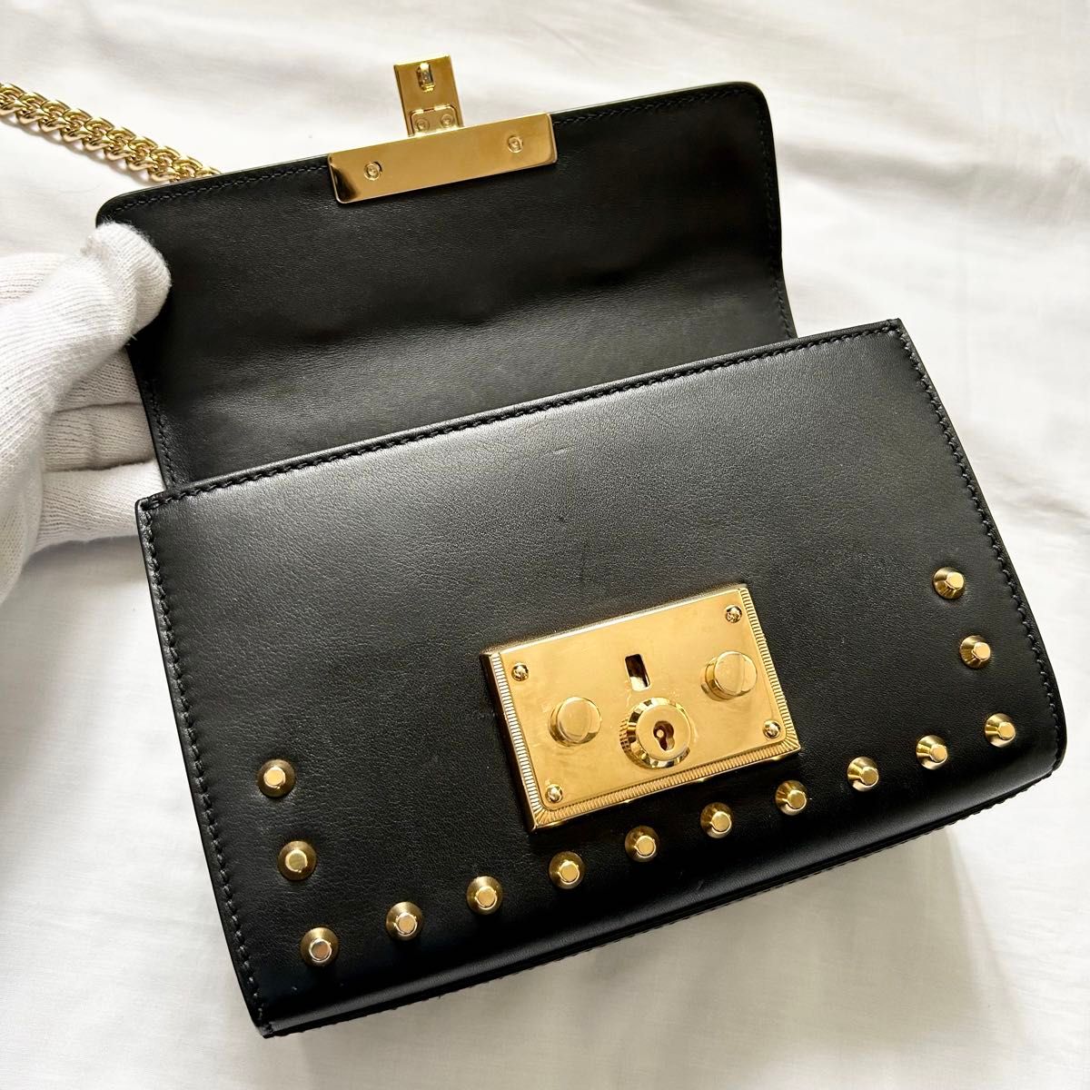 極美品 GUCCI ショルダーバッグ パドロック 黒 レザー パール 極美品 GUCCI ショルダーバッグ パドロック 黒 レザー パール