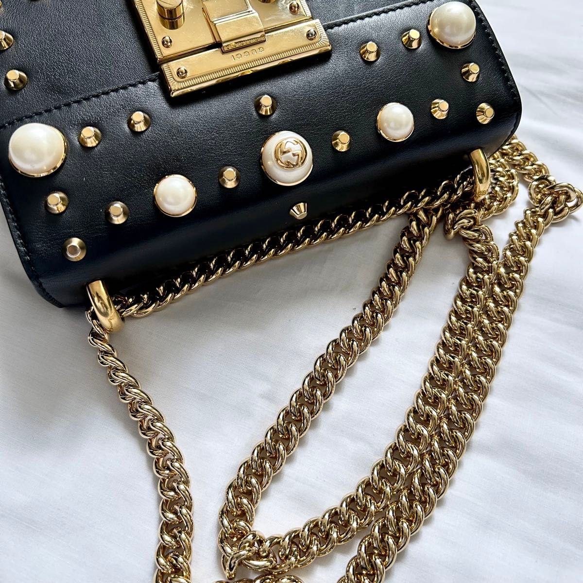 極美品 GUCCI ショルダーバッグ パドロック 黒 レザー パール 極美品 GUCCI ショルダーバッグ パドロック 黒 レザー パール