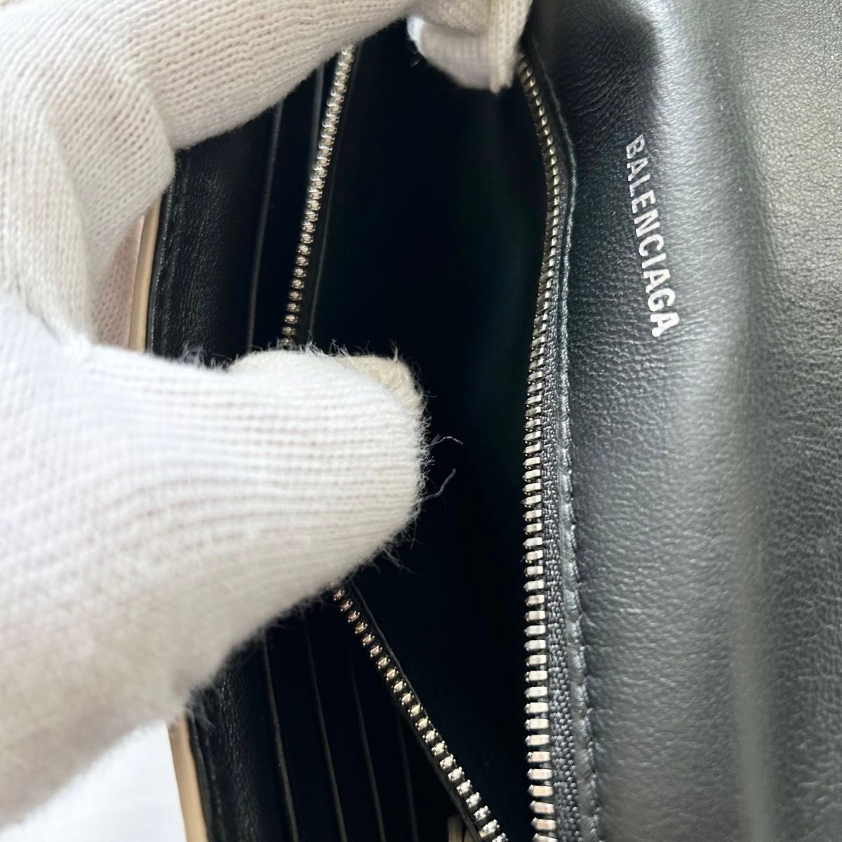 未使用 BALENCIAGA ショルダーバッグ カメラバッグ ベージュ 未使用 BALENCIAGA ショルダーバッグ カメラバッグ ベージュ