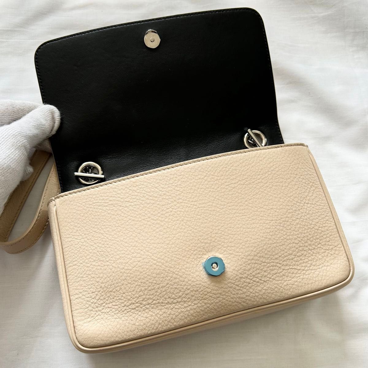 未使用 BALENCIAGA ショルダーバッグ カメラバッグ ベージュ 未使用 BALENCIAGA ショルダーバッグ カメラバッグ ベージュ