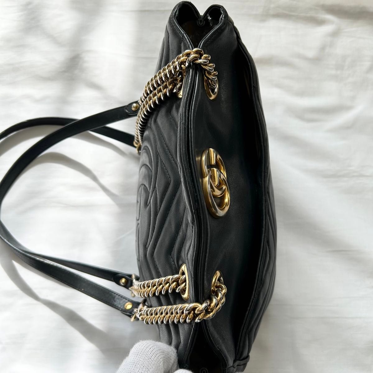 美品 GUCCI ショルダーバッグ GGマーモント 黒 レザー 443501 美品 GUCCI ショルダーバッグ GGマーモント 黒 レザー 443501