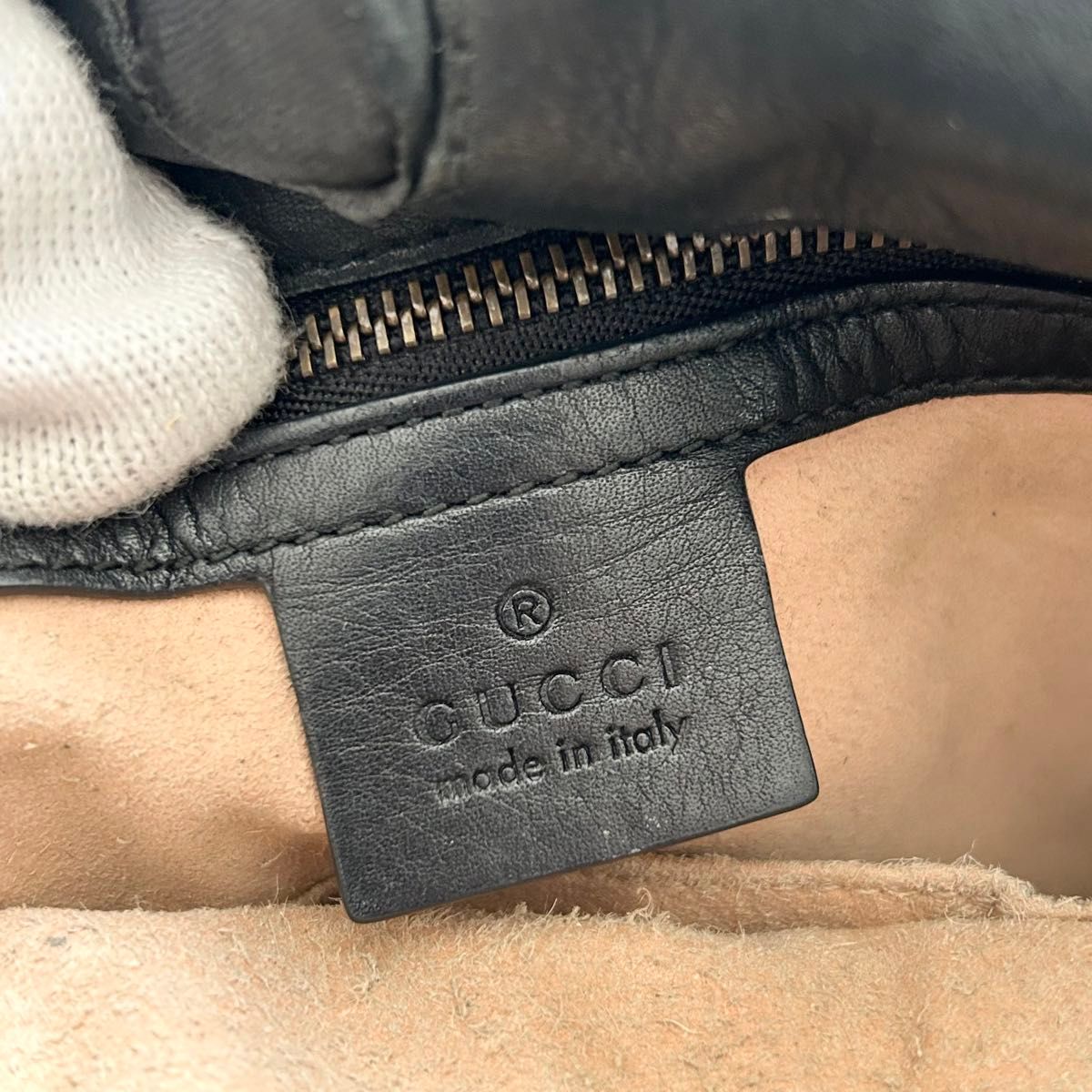 美品 GUCCI ショルダーバッグ GGマーモント 黒 レザー 443501 美品 GUCCI ショルダーバッグ GGマーモント 黒 レザー 443501