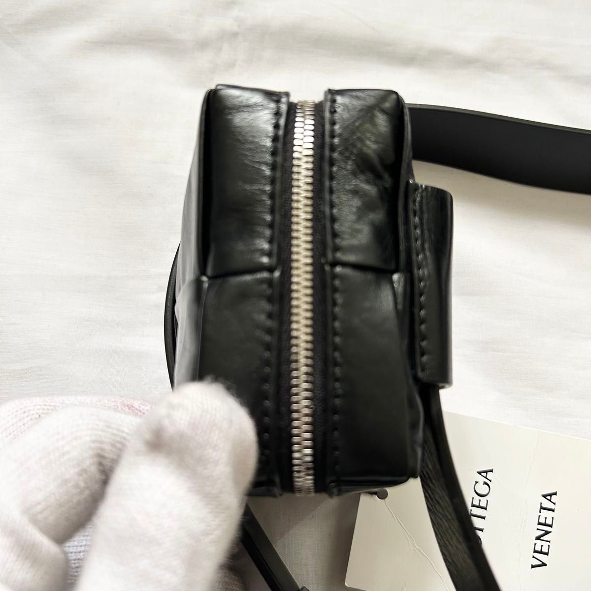 極美品 BOTTEGA VENETA ボディバッグ 黒 カセット レザー|Yahoo 極美品 BOTTEGA VENETA ボディバッグ 黒 カセット レザー|Yahoo