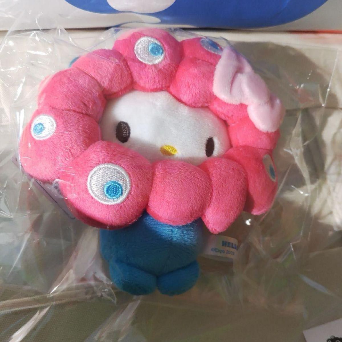 ミャクミャク キティ カラビナ付きぬいぐるみマスコット 会場 ミャクミャク キティ カラビナ付きぬいぐるみマスコット 会場