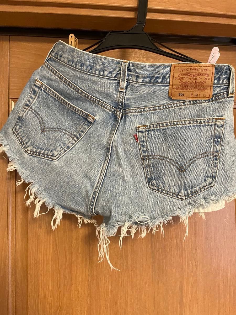 Levi's リーバイス レディース 501 ショートパンツ ダメージ
