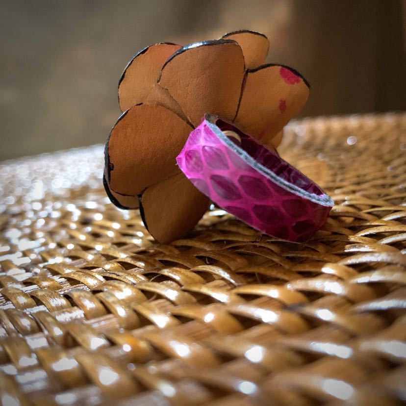 [ free shipping ][ hand made ] original leather . flower ring * free size 10~28 number * pink * in present .* ST_L1_14