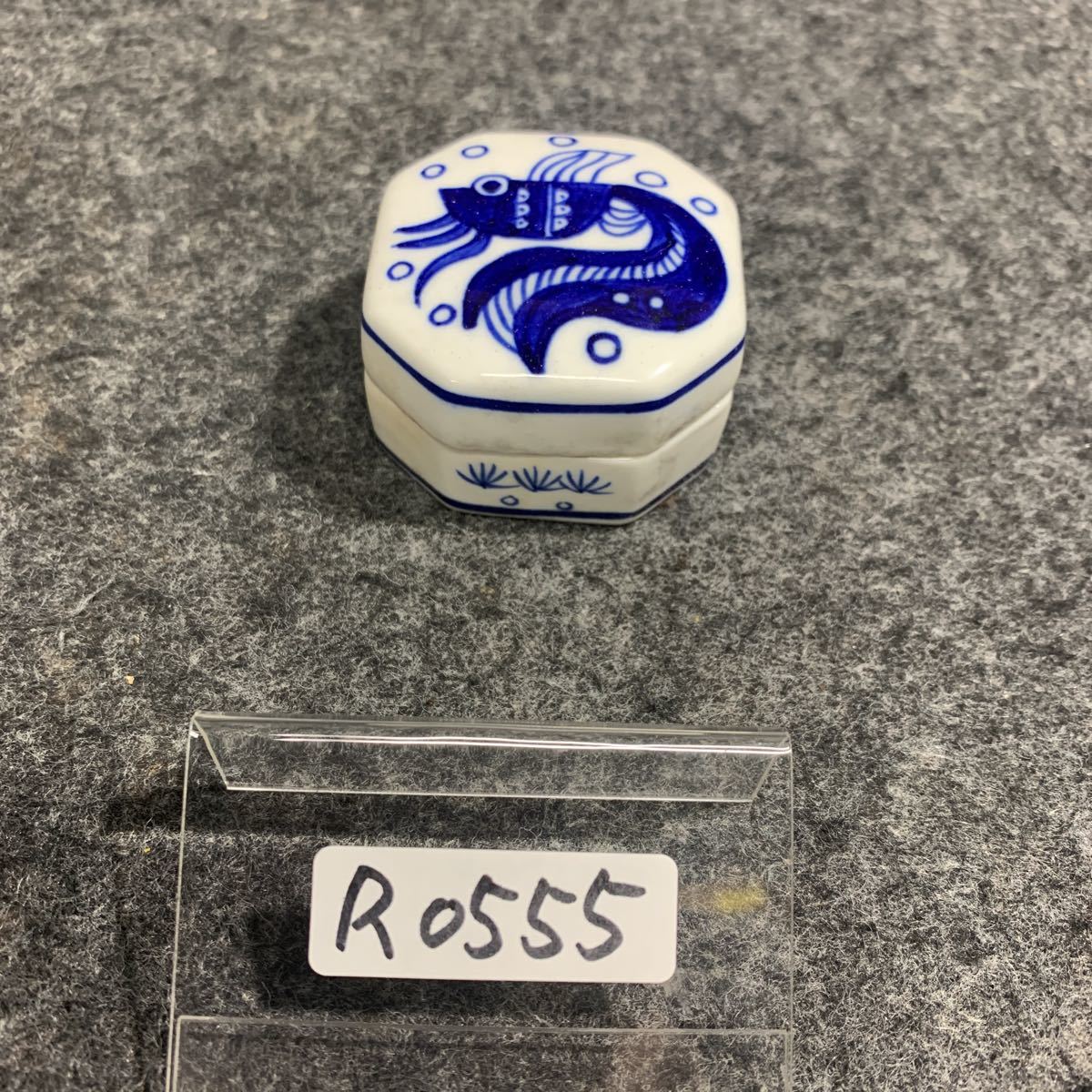 R055 blue and white ceramics ceramics made incense case case seal mud goldfish fragrance 