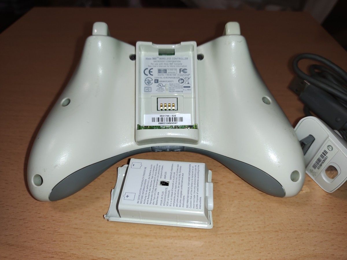 XBOX360 マイクロソフト純正 有線/無線兼用コントローラー 白 XBOX360 マイクロソフト純正 有線/無線兼用コントローラー 白