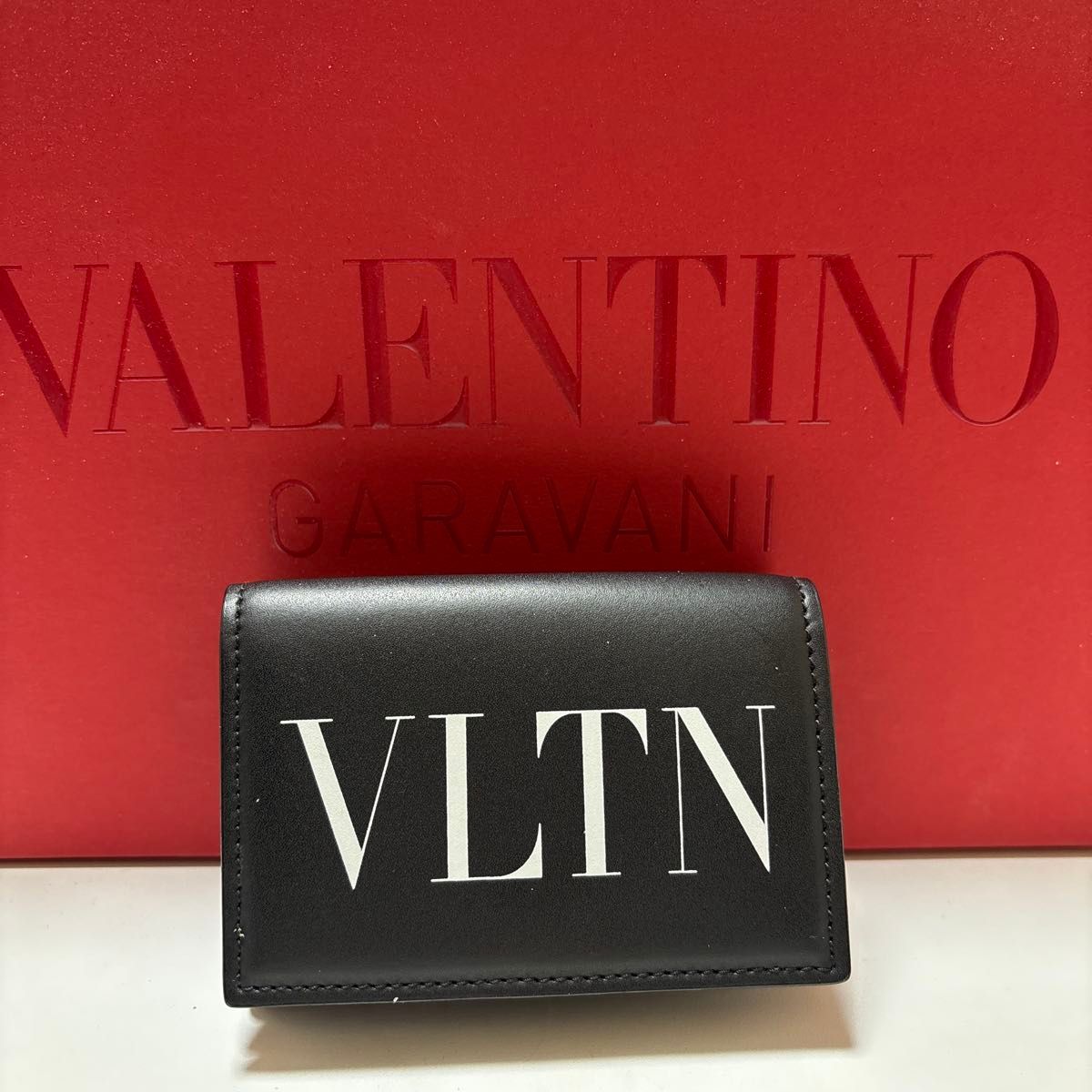 美品 ヴァレンティノガラヴァーニ VLTN 三つ折りミニウォレット 美品 ヴァレンティノガラヴァーニ VLTN 三つ折りミニウォレット