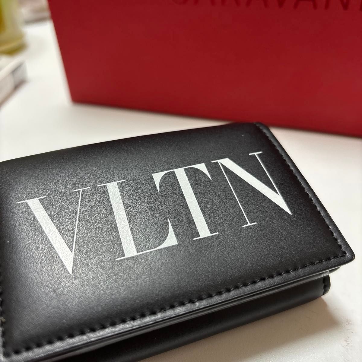 美品 ヴァレンティノガラヴァーニ VLTN 三つ折りミニウォレット 美品 ヴァレンティノガラヴァーニ VLTN 三つ折りミニウォレット