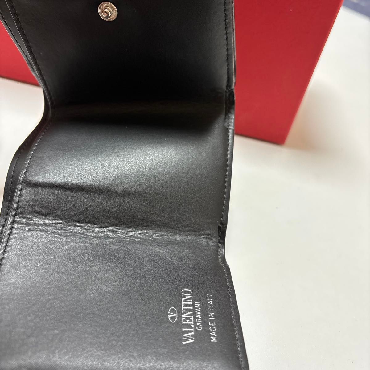 美品 ヴァレンティノガラヴァーニ VLTN 三つ折りミニウォレット 美品 ヴァレンティノガラヴァーニ VLTN 三つ折りミニウォレット