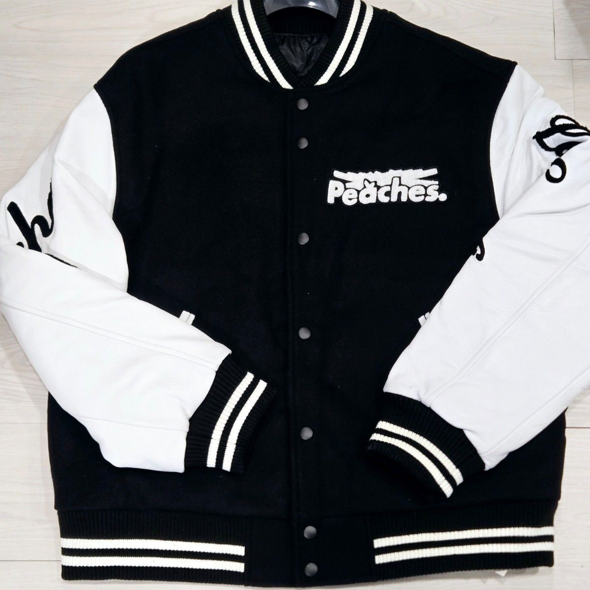 LE SSERAFIM Peaches VARSITY JACKET XL|Yahoo!フリマ(旧 LE SSERAFIM Peaches VARSITY JACKET XL|Yahoo!フリマ(旧