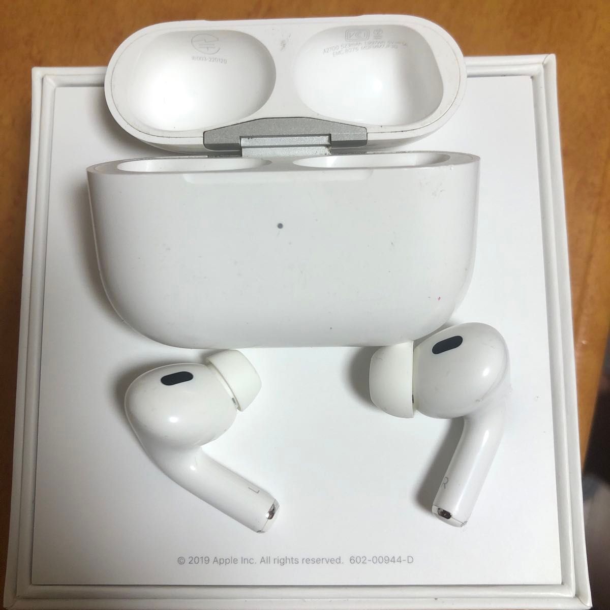 Apple AirPods Pro 第2世代 lightning ワイヤレスイヤホン A2698 Apple AirPods Pro 第2世代 lightning ワイヤレスイヤホン A2698