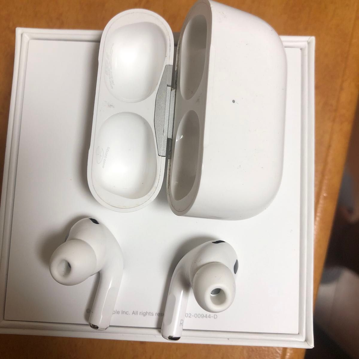 Apple AirPods Pro 第2世代 lightning ワイヤレスイヤホン A2698 Apple AirPods Pro 第2世代 lightning ワイヤレスイヤホン A2698