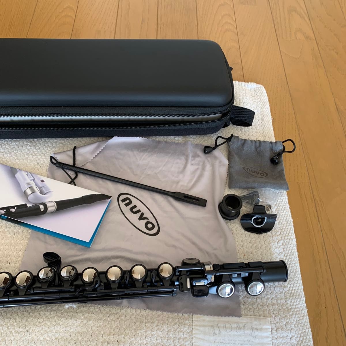 NUVO /ヌーボ プラスチック製 C管学生フルート(ブラック)超美品 NUVO /ヌーボ プラスチック製 C管学生フルート(ブラック)超美品