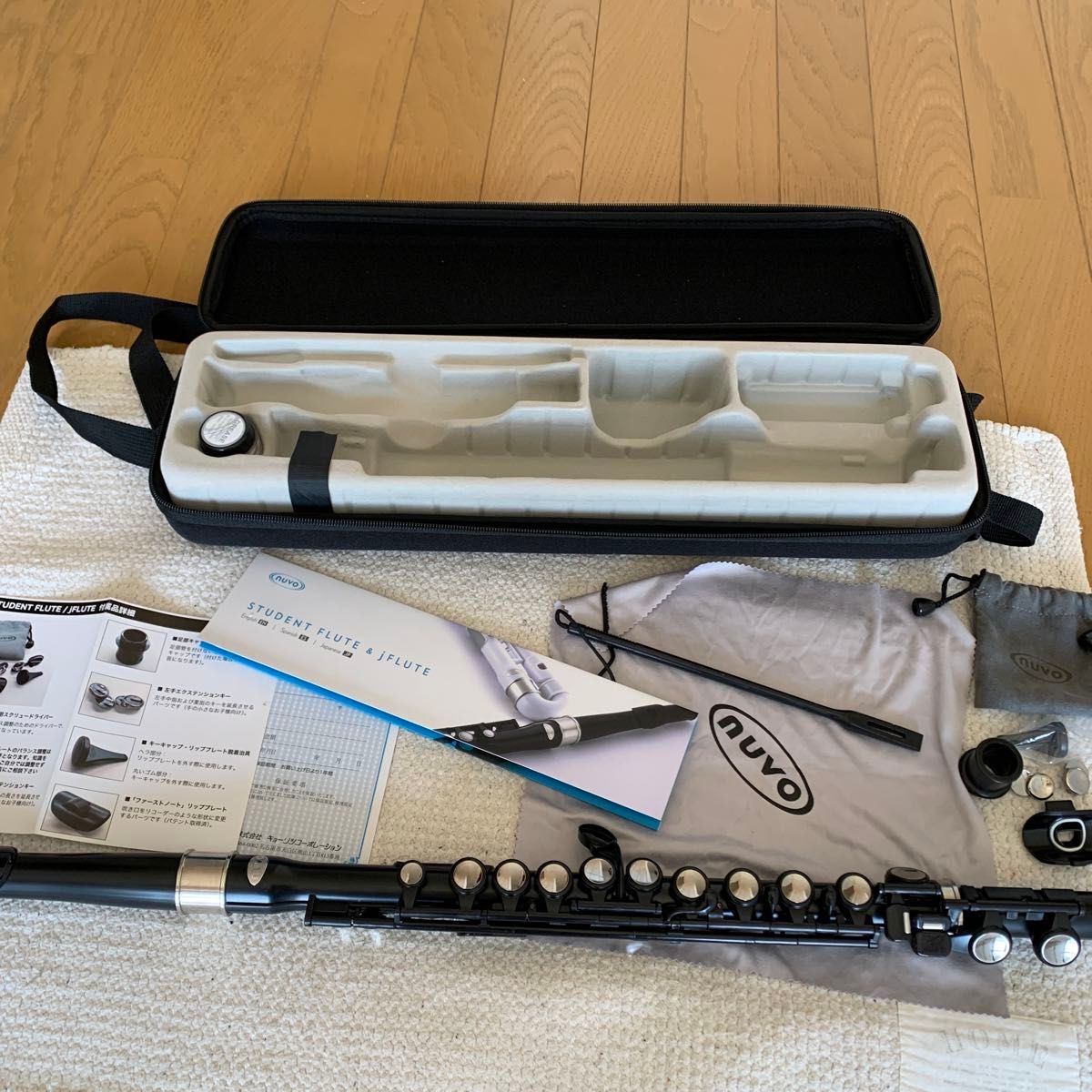 NUVO /ヌーボ プラスチック製 C管学生フルート(ブラック)超美品 NUVO /ヌーボ プラスチック製 C管学生フルート(ブラック)超美品