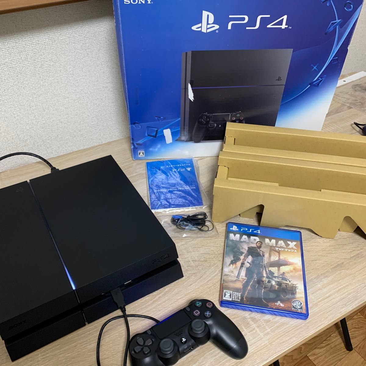 PlayStation4 ジェット・ブラック 500GB CUH-1200AB01(超美品)と PlayStation4 ジェット・ブラック 500GB CUH-1200AB01(超美品)と