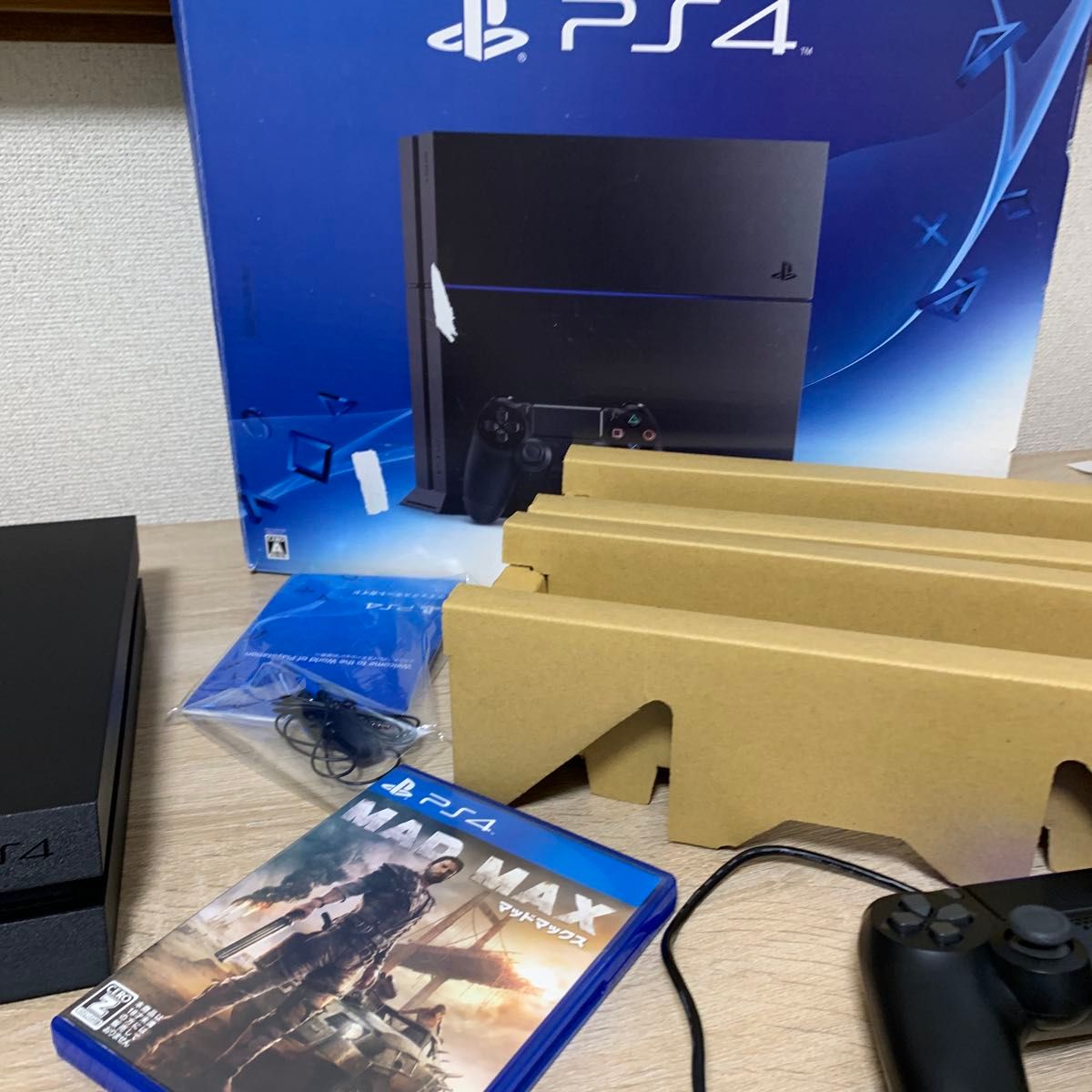 PlayStation4 ジェット・ブラック 500GB CUH-1200AB01(超美品)と PlayStation4 ジェット・ブラック 500GB CUH-1200AB01(超美品)と