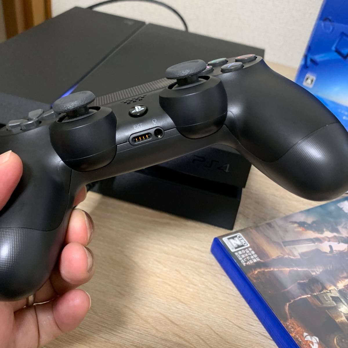 PlayStation4 ジェット・ブラック 500GB CUH-1200AB01(超美品)と PlayStation4 ジェット・ブラック 500GB CUH-1200AB01(超美品)と